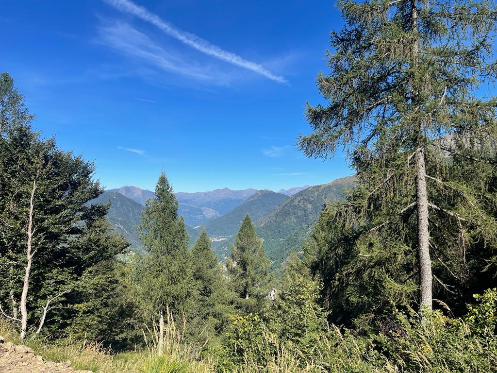 Trekking al Rifugio Ariaal 18 Rifugio al Rial Premana Saliamo ancora un pò