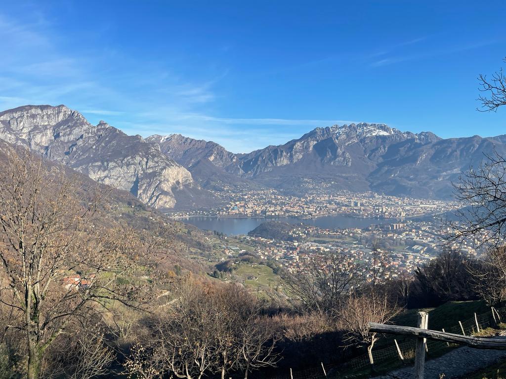 Trekking Facile a San Tomaso da Valmadrera: Un’Escursione Panoramica per Tutti 4 Vista da San Tomaso