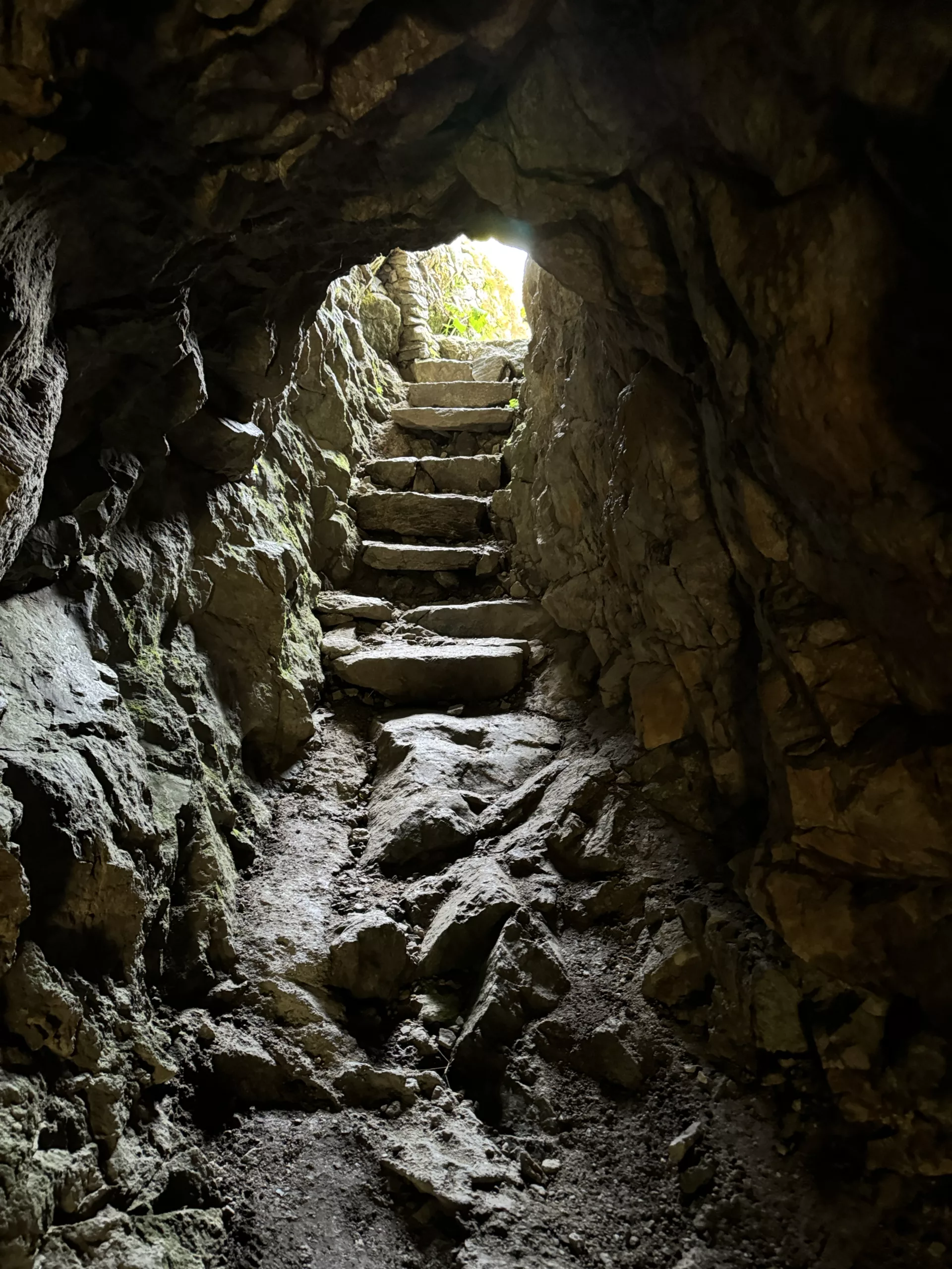 Escursione al Rifugio Dordona 16 All'interno delle trincee