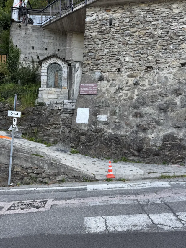 Passeggiata estiva all’Alpe Deleguaggio: ombra, panorama e tradizione 4 Inizio del sentiero verso l'alpe deleguaggio