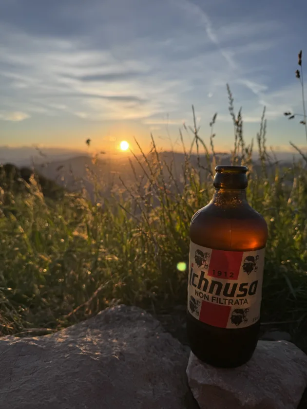 Escursione Monte Bolettone dall'alpe del Vicerè: guida al trekking panoramico e aperitivo al Tramonto 7 aperitivo sul monte bolettone al tramonto 1