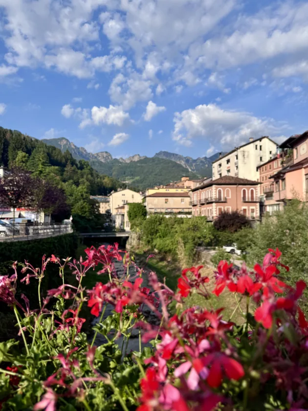Trekking Piccole Dolomiti di 4 Giorni: Natura, Storia e Relax partendo da Recoaro Terme 4 Vista da Recoaro terme nelle Piccole Dolomiti