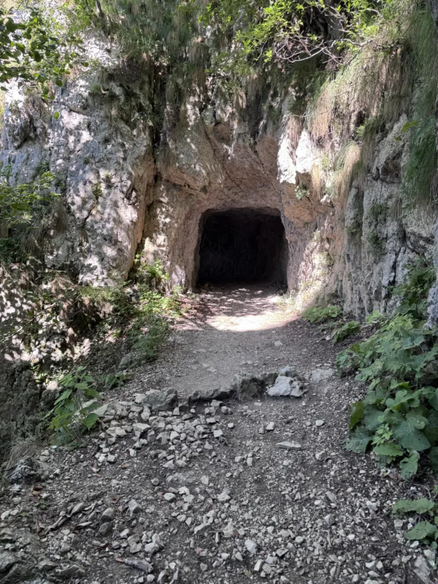 La Strada delle 52 Gallerie del Pasubio: guida al trekking più spettacolare delle Piccole Dolomiti52 Gallerie del Pasubio: trekking nelle Piccole Dolomiti 5 IMG 1655