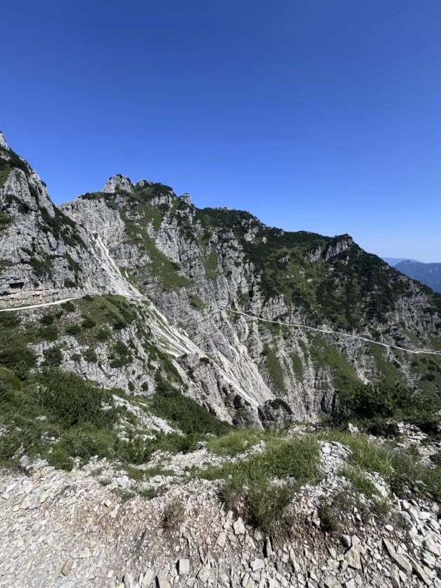 La Strada delle 52 Gallerie del Pasubio: guida al trekking più spettacolare delle Piccole Dolomiti52 Gallerie del Pasubio: trekking nelle Piccole Dolomiti 19 IMG 1669