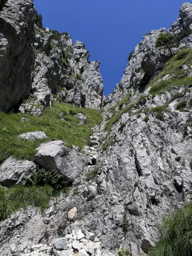 La Strada delle 52 Gallerie del Pasubio: guida al trekking più spettacolare delle Piccole Dolomiti52 Gallerie del Pasubio: trekking nelle Piccole Dolomiti 11 IMG 1670