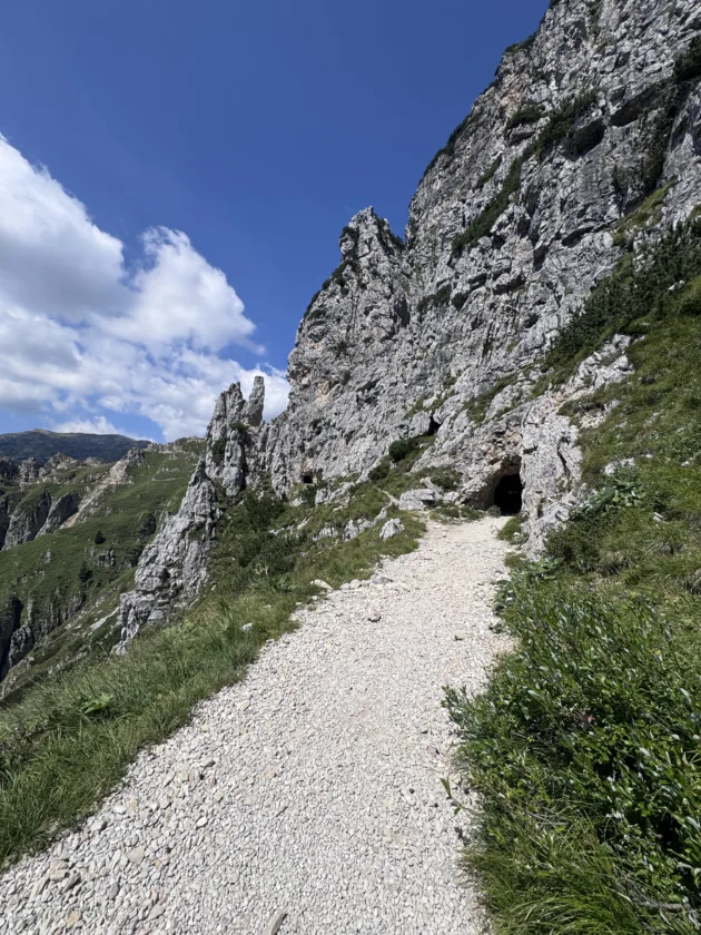 La Strada delle 52 Gallerie del Pasubio: guida al trekking più spettacolare delle Piccole Dolomiti52 Gallerie del Pasubio: trekking nelle Piccole Dolomiti 9 IMG 1672