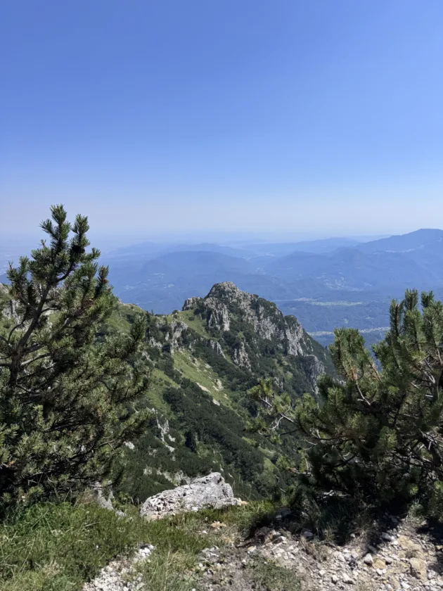 La Strada delle 52 Gallerie del Pasubio: guida al trekking più spettacolare delle Piccole Dolomiti52 Gallerie del Pasubio: trekking nelle Piccole Dolomiti 8 IMG 1673