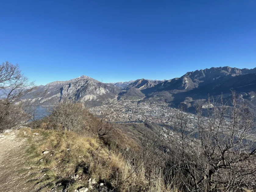 Anello del Monte Barro da Galbiate: il balcone naturale sui tre laghi 4 vista da punta galbiate